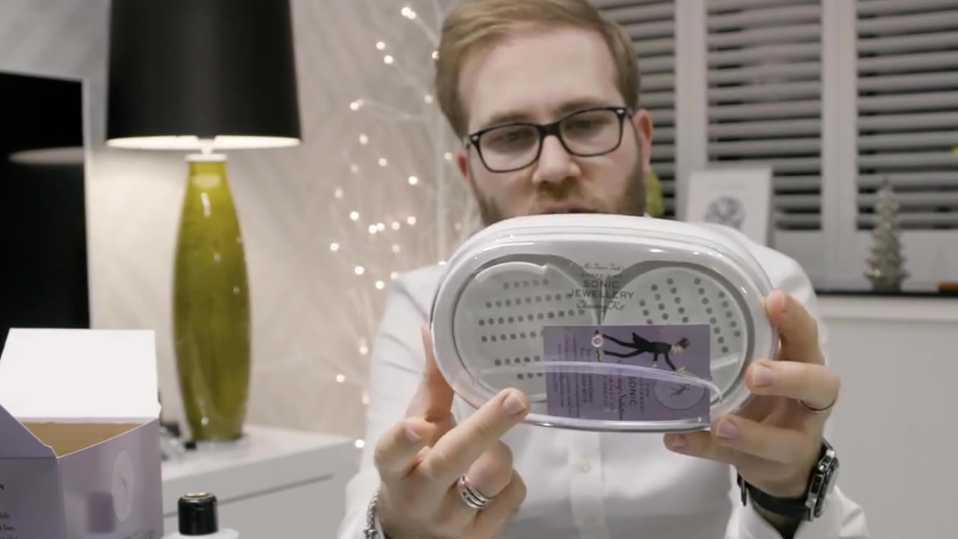 How to clean your diamond jewellery How to clean your diamond jewellery