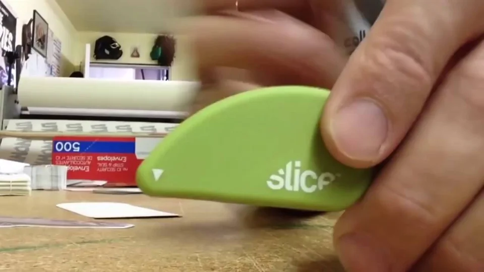 Slice 00200 cutter de seguridad con hoja de cerámica, corta papel y  cupones, no corta la piel, Verde, 1