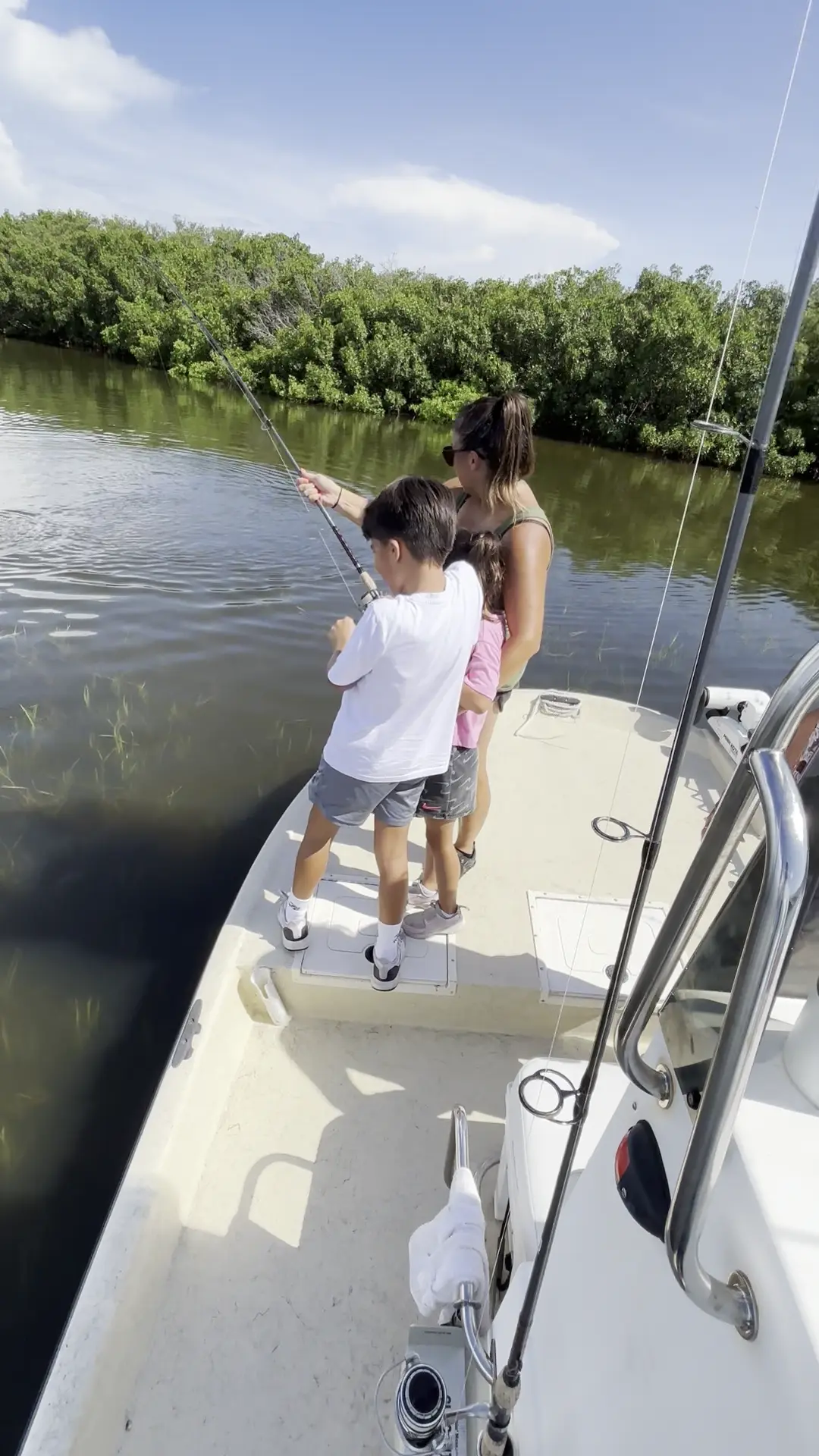 Business Card: FishNcrazy Charters – 22'