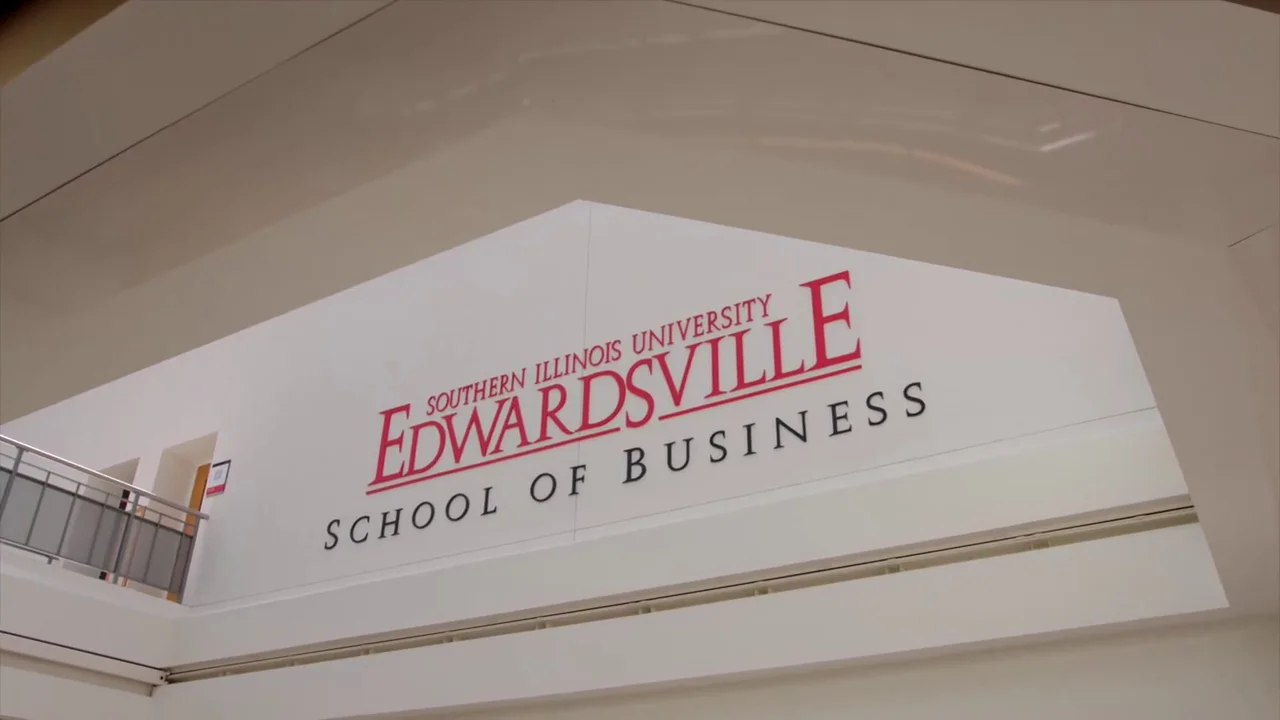 Khối ngành Business & Economics tại SIUE cũng được đánh giá cao khi đạt kiểm định AACSB - tiêu chuẩn mà chỉ khoảng 5% trường kinh doanh trên toàn thế giới đạt được