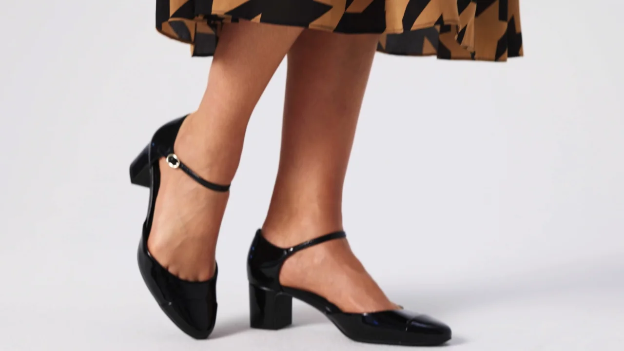 【Anne】 A First Look at 〜 Anne Klein LANEY Black Patent Leather Square Toe Slingback