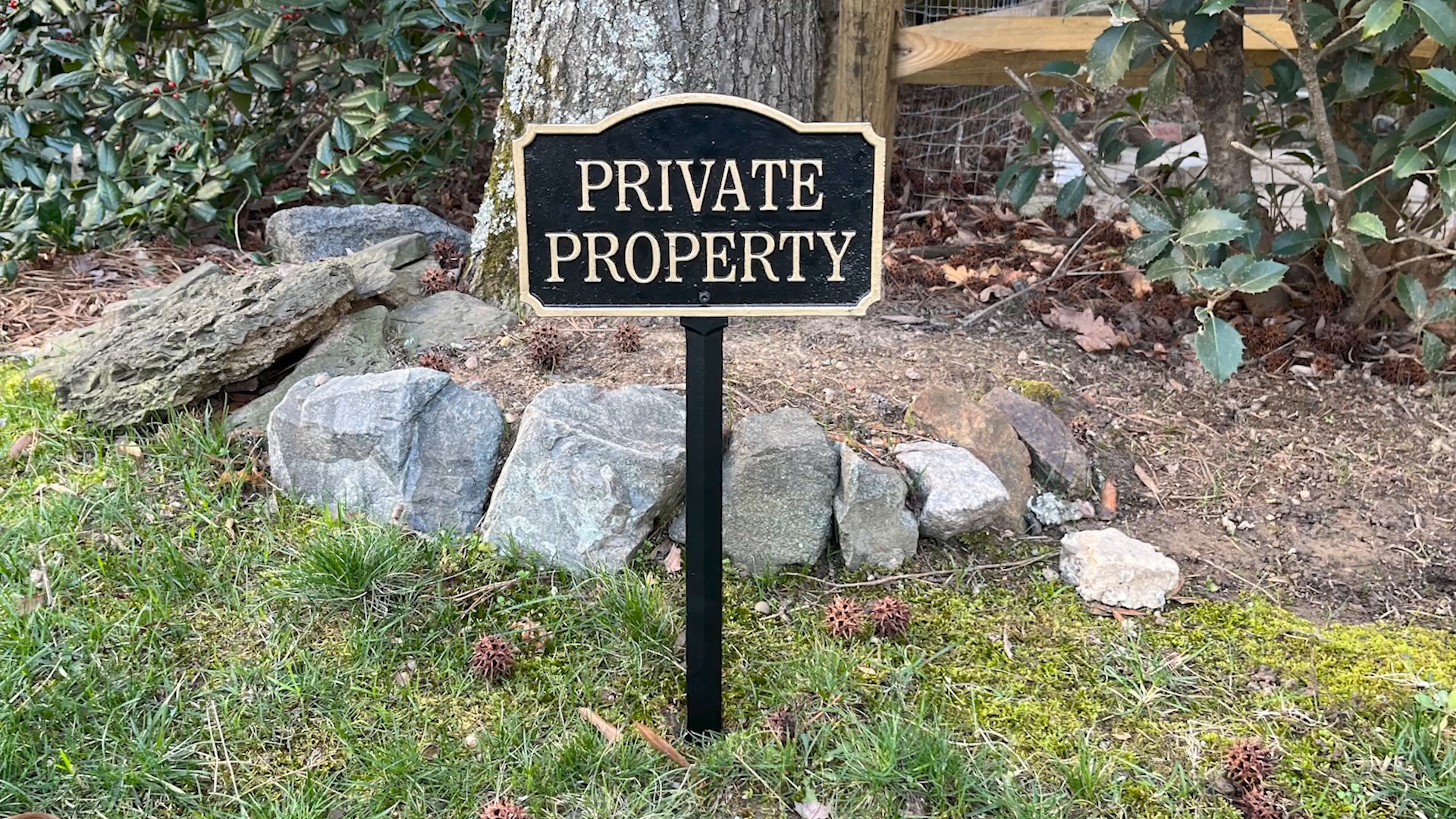 Garden Boss - Private Property (with more intricate border) WP-0012