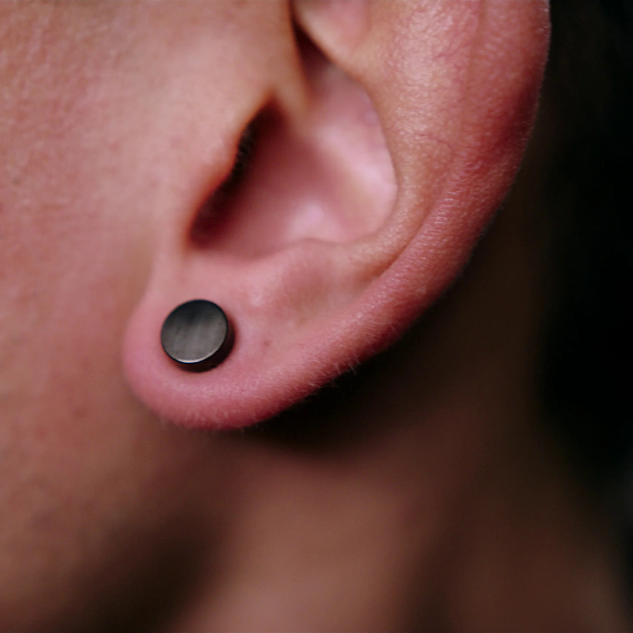 Black Titanium 8mm Puck Earrings  idusemiduedutr