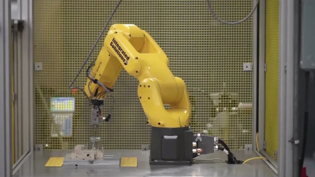 FANUC LR Mate 200iD dispensing sealant