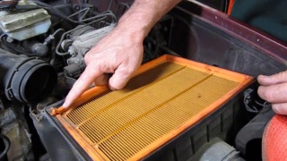 Air Filter Replacement Service On Discovery 1 Or Range Rover Classic