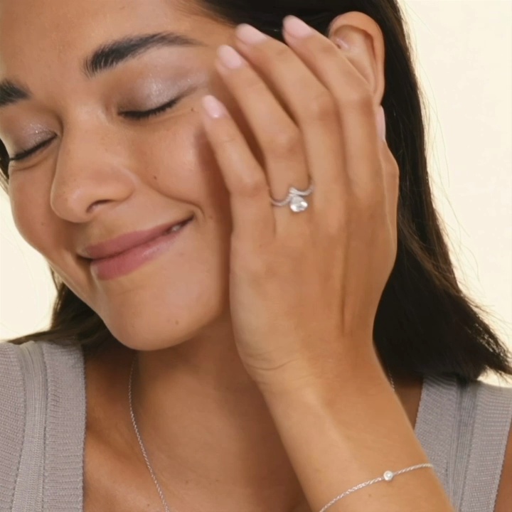 18K White Gold Nouveau Diamond Ring