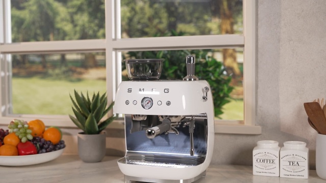 Smeg 50s Style Espresso Machine with Built-in Grinder White