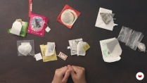 Artist reutiliza sus bolsas de té para hacer pinturas en miniatura
