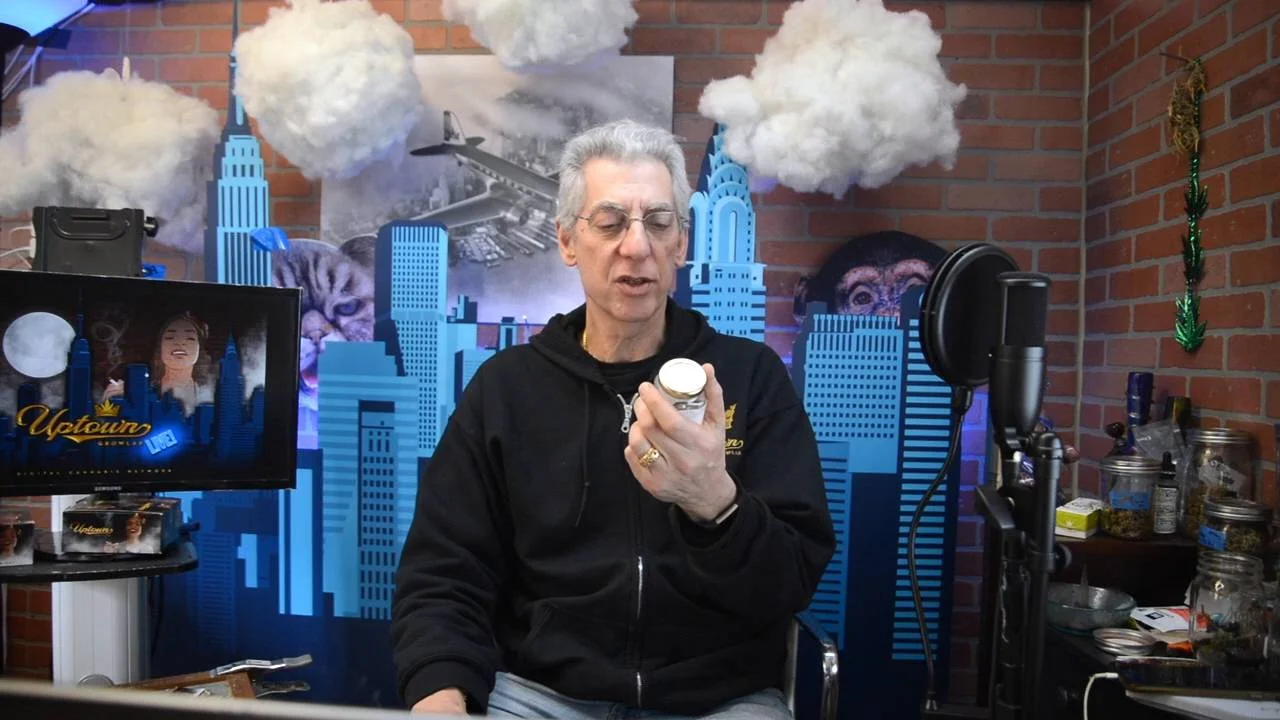 Raspberry Kush Strain Review — Uptown Growlab Live - Digital Cannabis  Network and Streaming Show How To Cannabis Videos