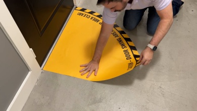 Caution - Door with Bidirectional Arrows