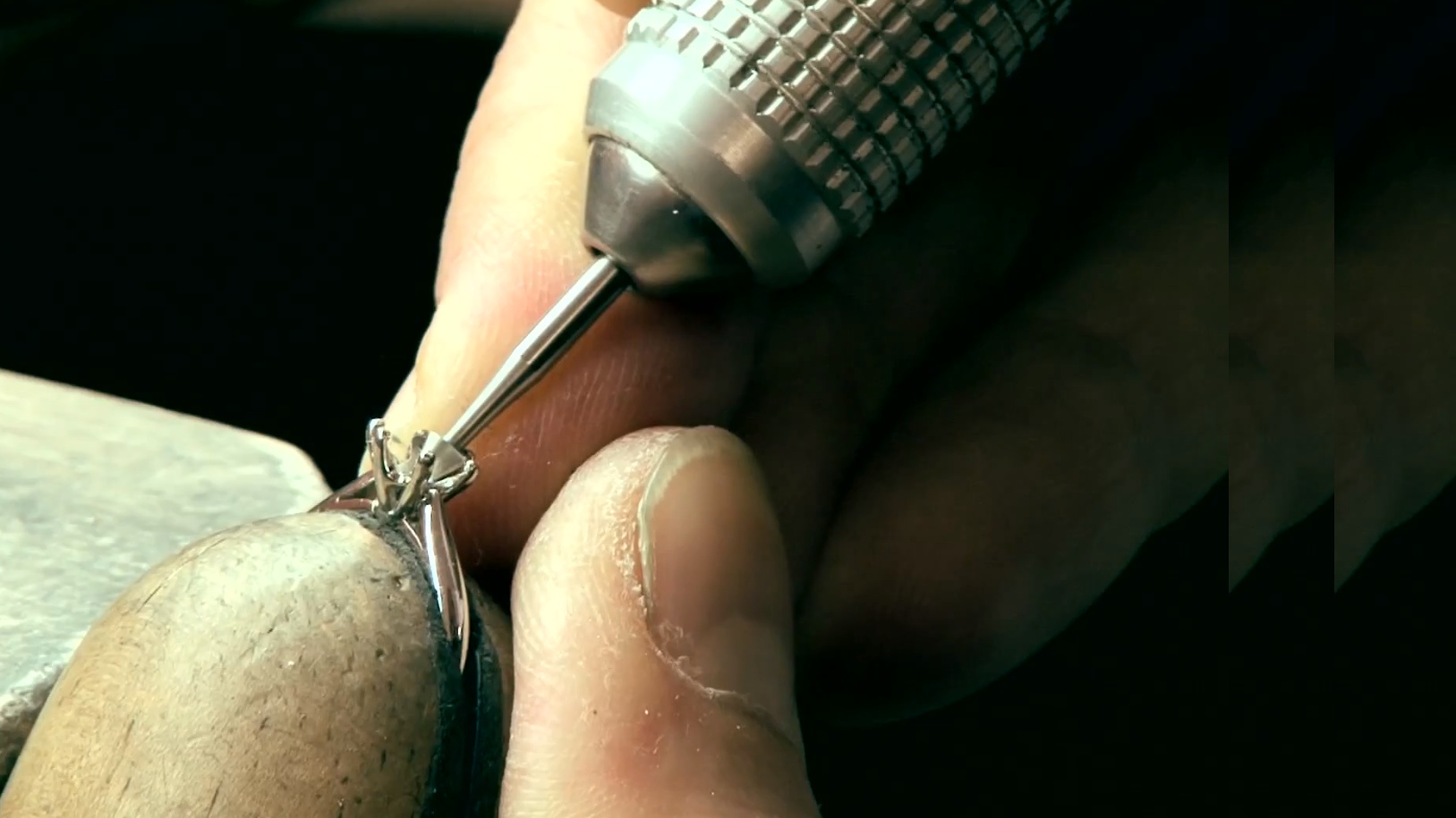 Setting a diamond into a ring