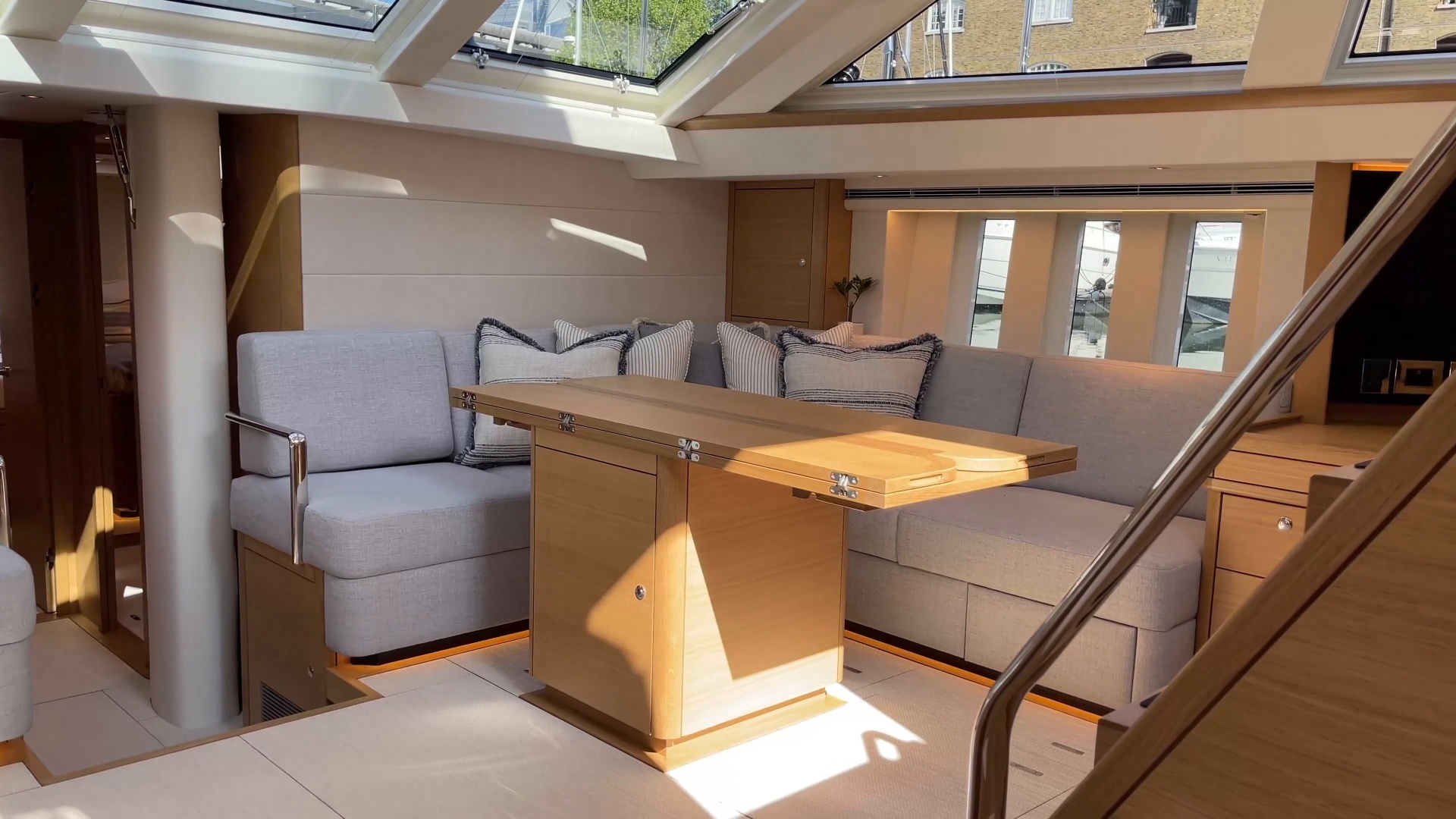 595-09 Interior Film