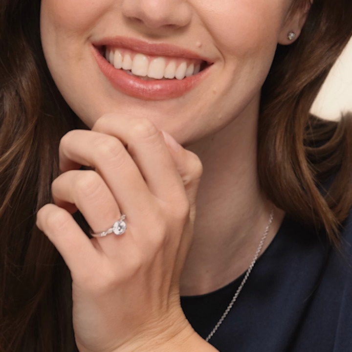 18K White Gold Petite Versailles Diamond Ring (1/6 ct. tw.)