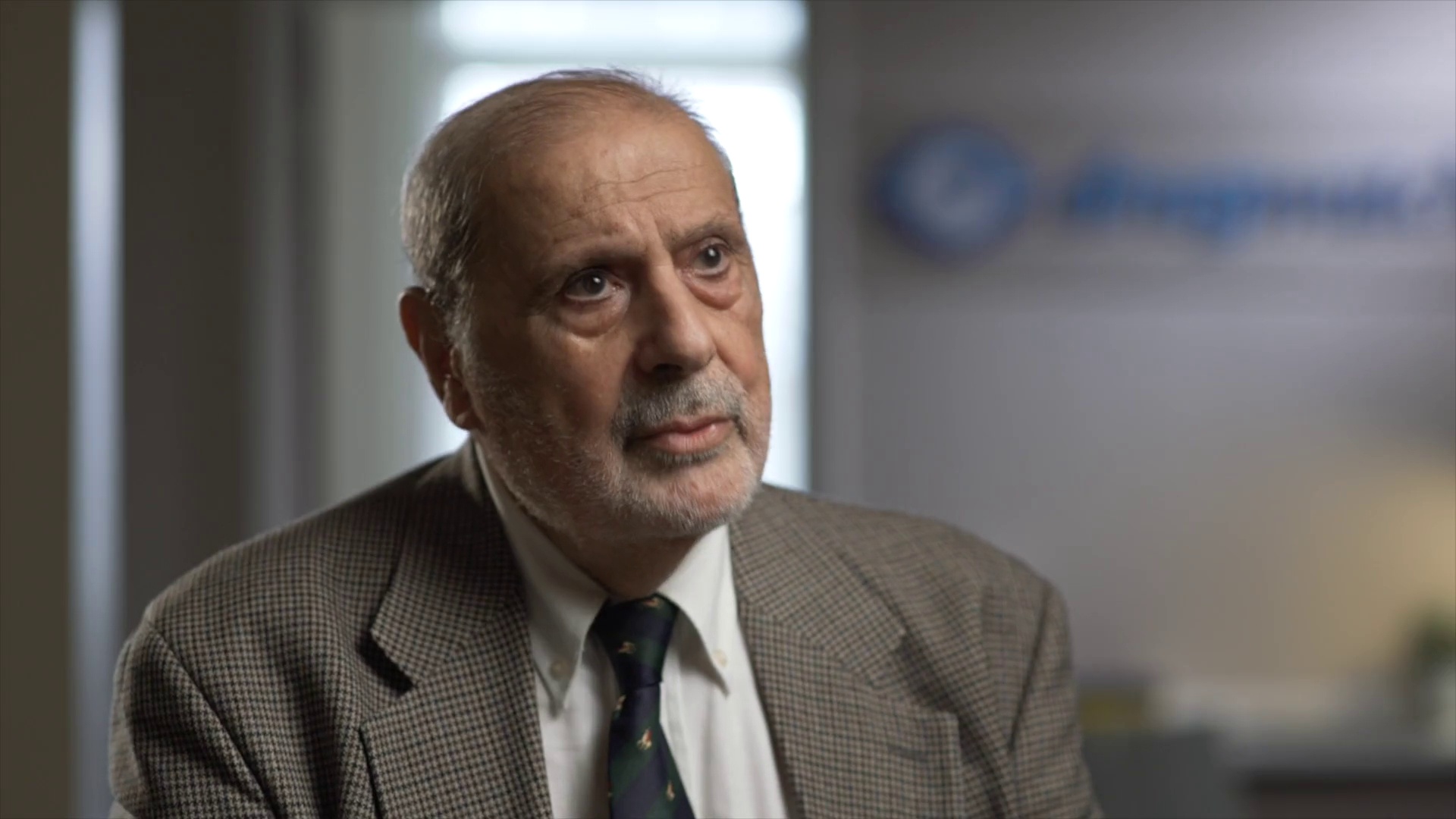 What are the alternatives to hernia mesh surgery?