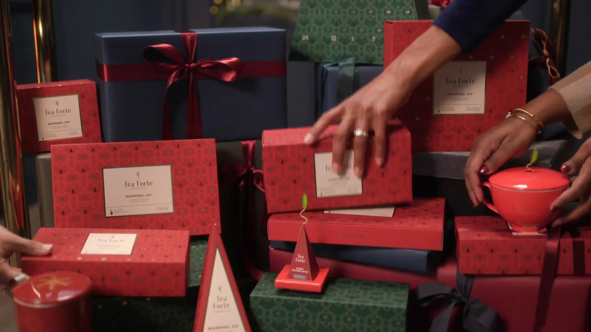 Opening a Warming Joy Presentation Box