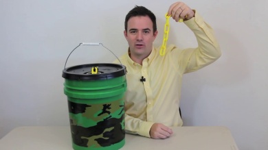 Portable Bucket of 100 ft. Plastic Chain