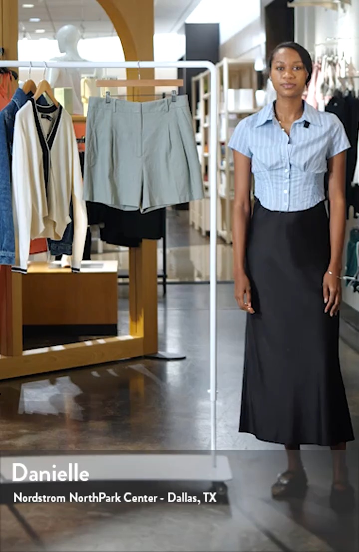 Everyday Pleated Linen Blend Shorts