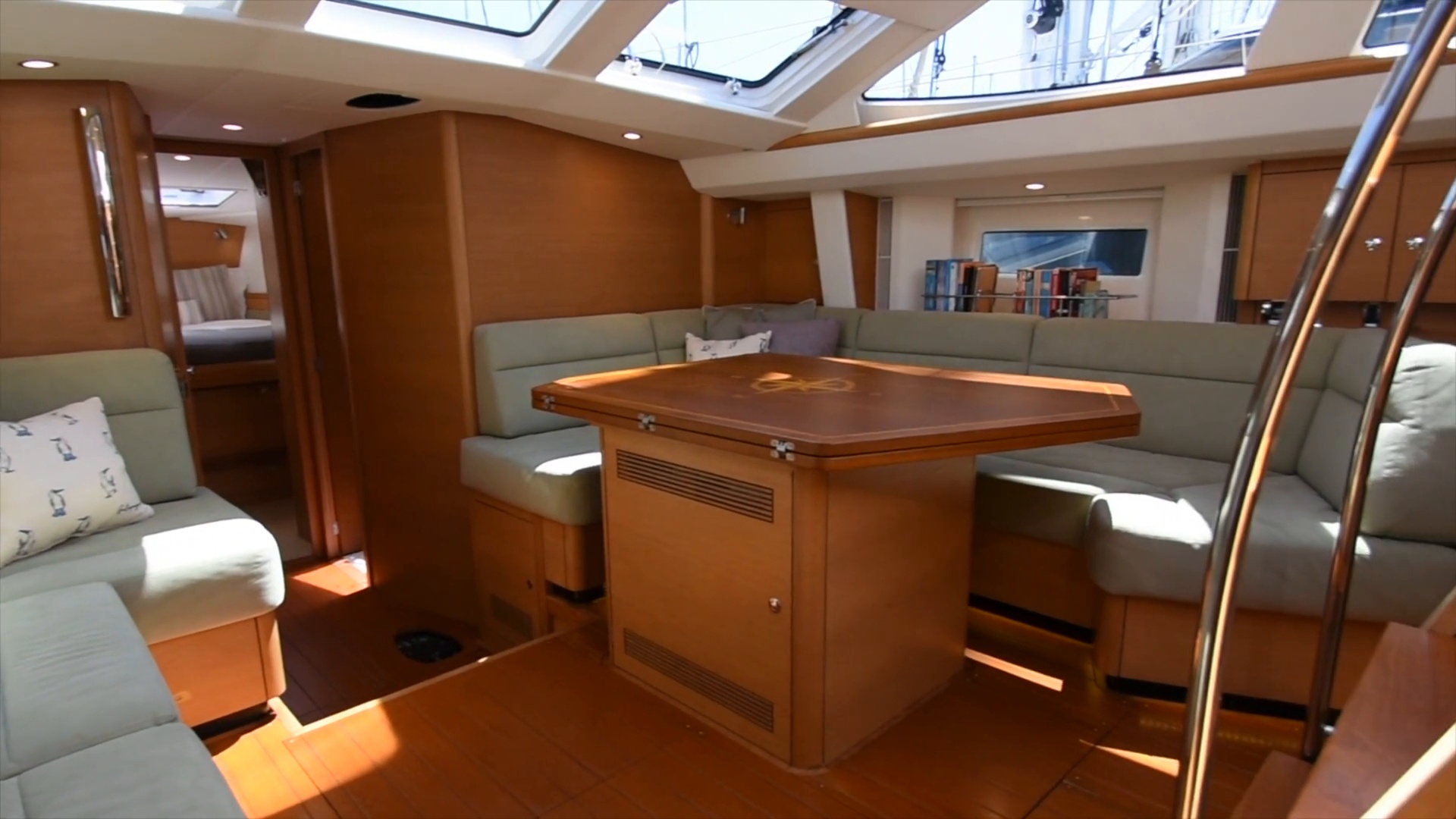 545-02 Fujin II - interior walk through