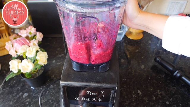 How to Make a Smoothie Bowl in a Vitamix // Vitamix 5200 