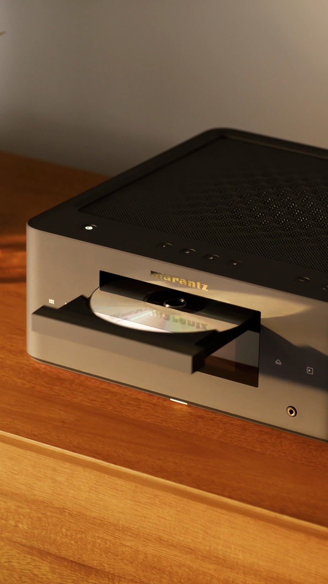 MCR 60n - Compact All-in-One Hi-Fi System Powered by HEOS™ with CD