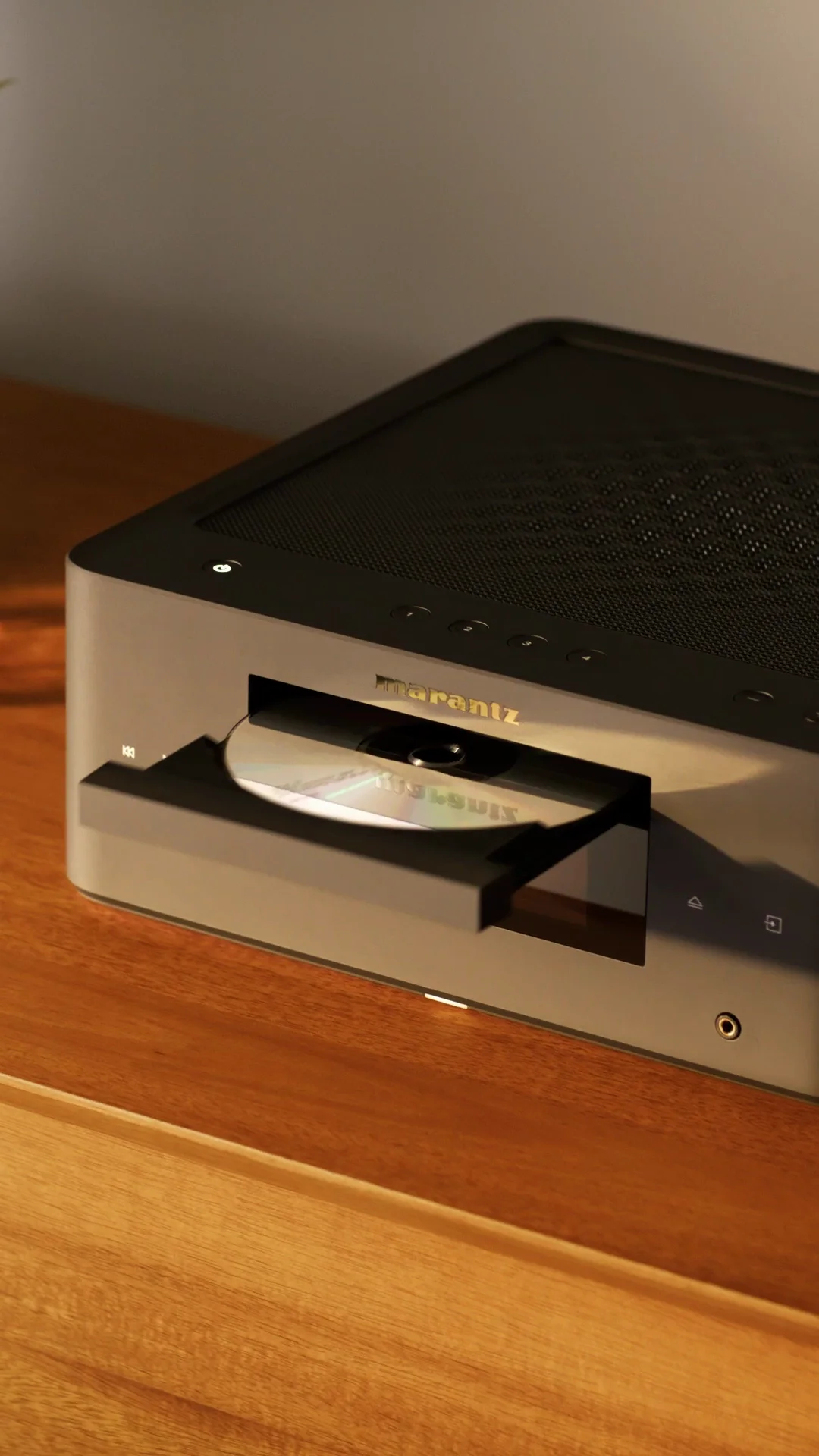 MCR 60n - Compact All-in-One Hi-Fi System Powered by HEOS™ with CD