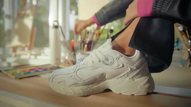 Minimalist Look with Adidas Originals Astir Sneakers in Triple White