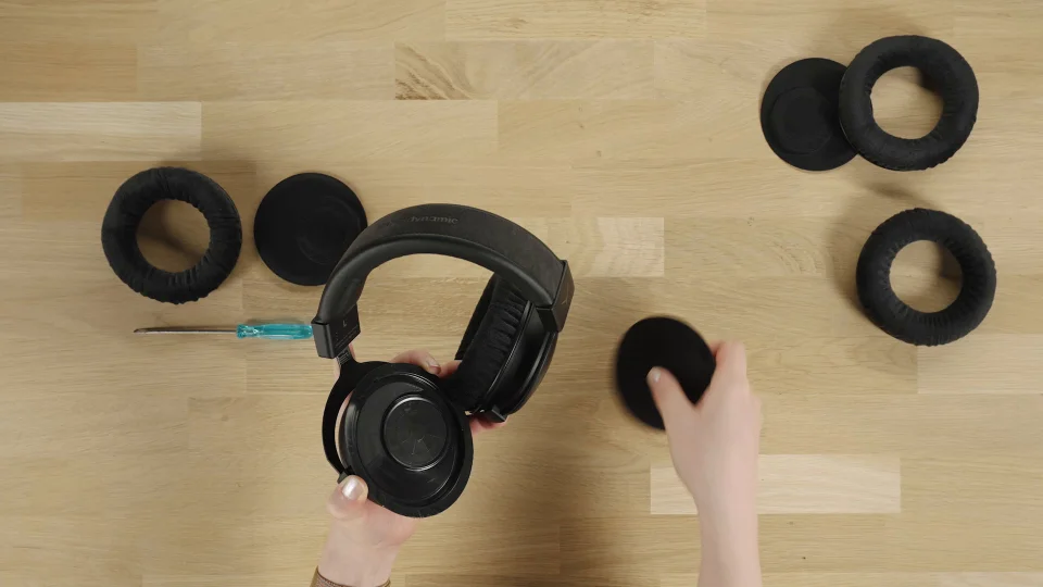 Replacing ear pads on the T1 (3rd gen.), Amiron wireless and MMX