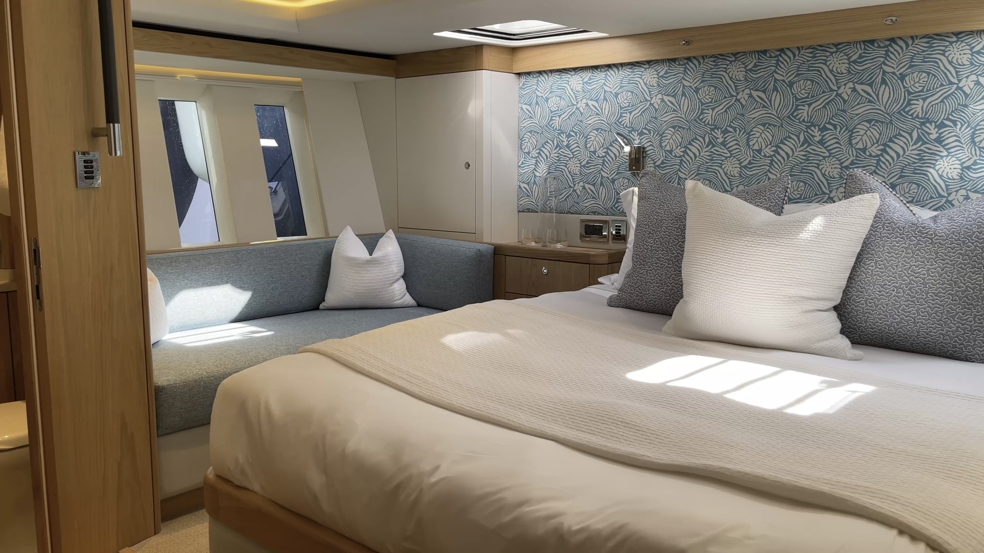 595-09 Interior Film