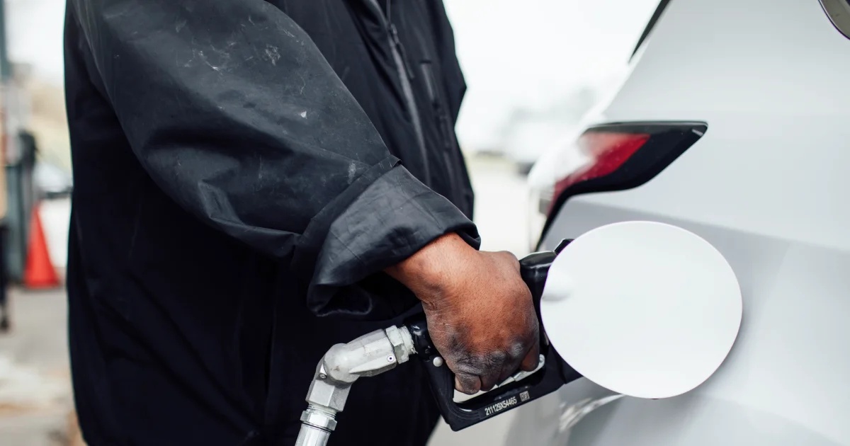 4 Things to Consider Before Choosing a Fuel Card