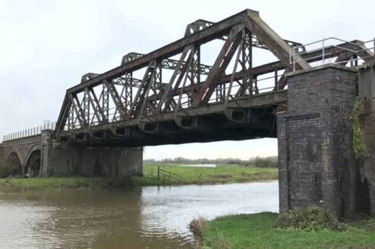 Refurbishing &amp; Strengthening of River Parrett Viaduct - Removing &amp; Relaying Railway Track