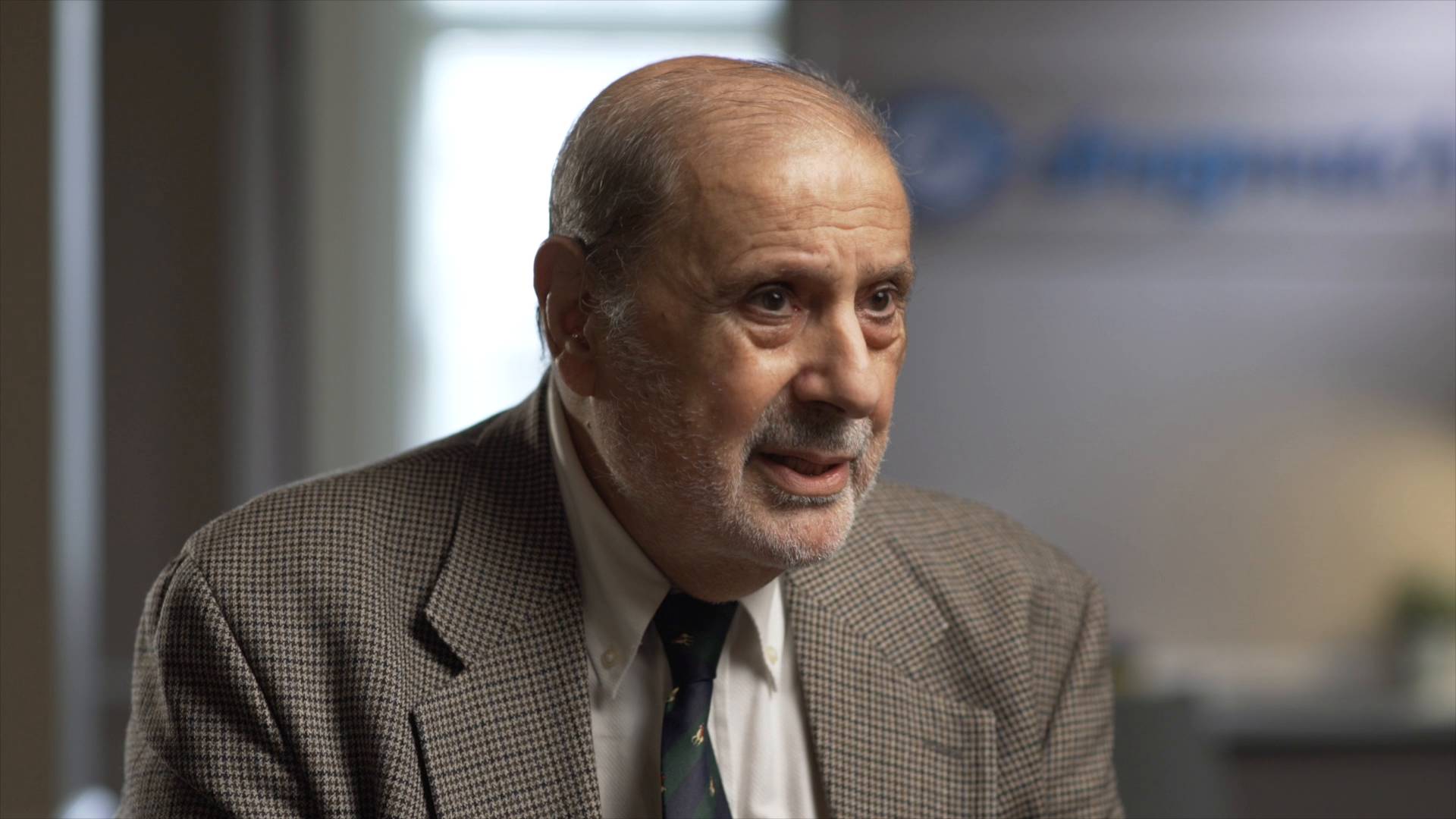 What are some of the disadvantages associated with hernia mesh?