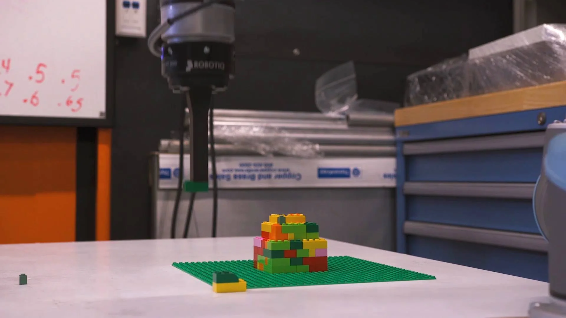 legobot 3D printer made entirely out of LEGO
