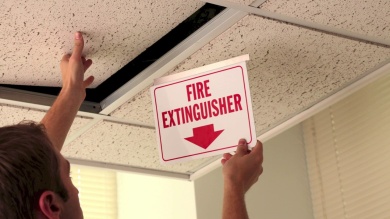 Fire Extinguisher Glow Z-Sign for Ceiling