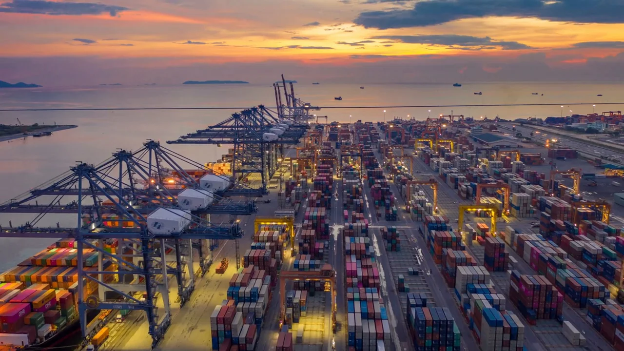 Industries - Logistics & Transportation header video