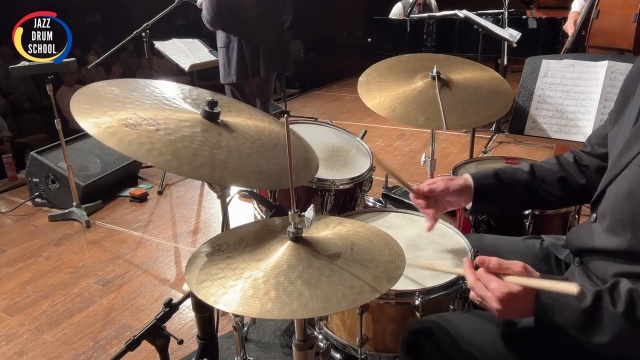 Essential Jazz Percussion<br>Drumming In The Style Of Modern - 6