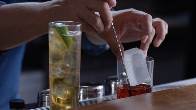 Ice Matters: How to Choose It for Cocktails